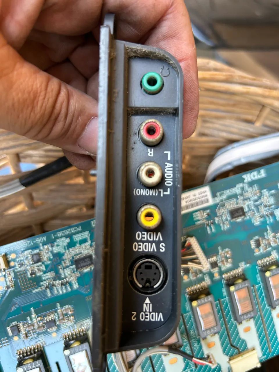 PLACA DE SOM E VIDEO 2 IN TV SONY LCD 2-515-392 