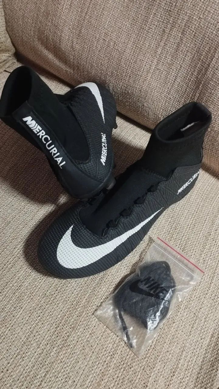 Chuteira pra Campo de Grama Nike Mercurial Praticamente Nova (Tamanho 41)R$:150 Reais
