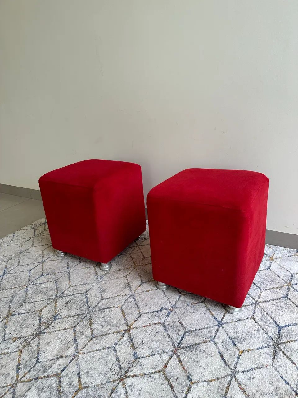 Puffs vermelhos com preço top - Foto 2