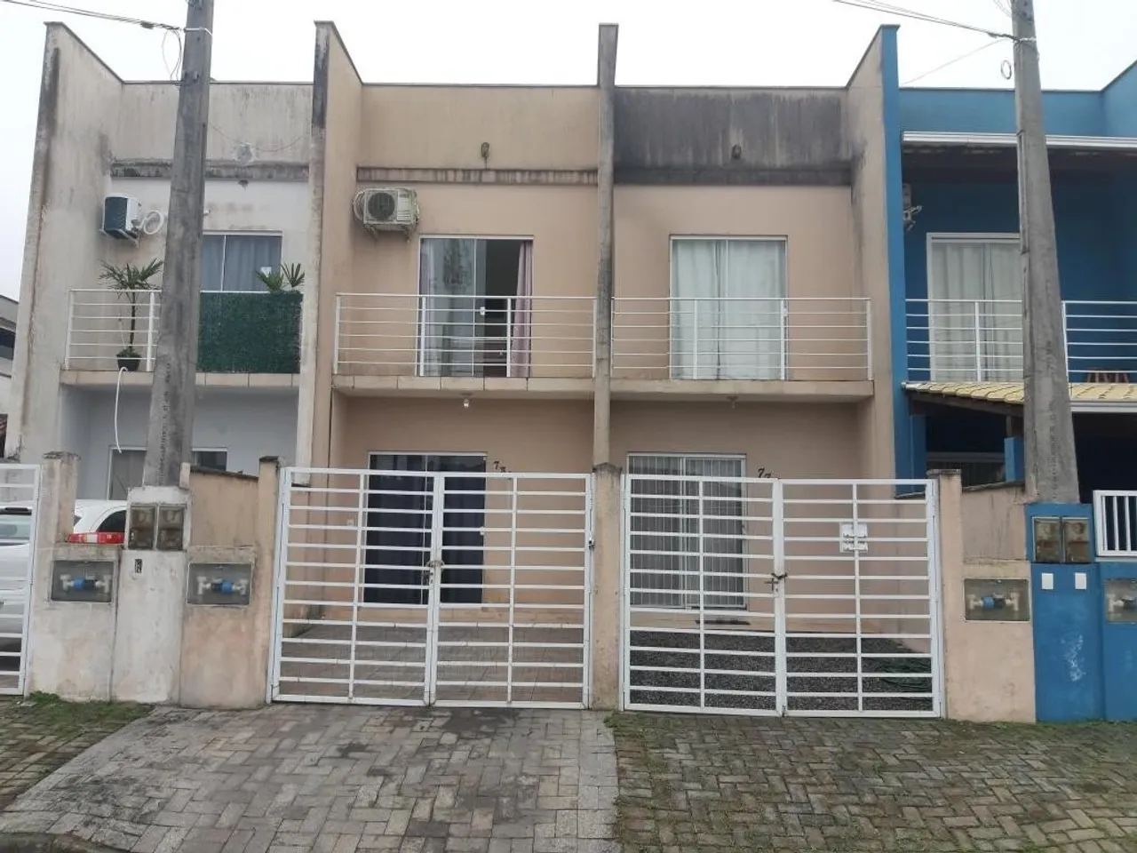 SOBRADO GEMINADO no ESPINHEIROS com 2 quartos para LOCAÇÃO, 58 m²