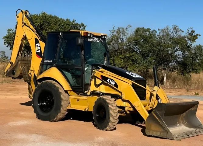 Retroescavadeira 416 4x4 ano 2013