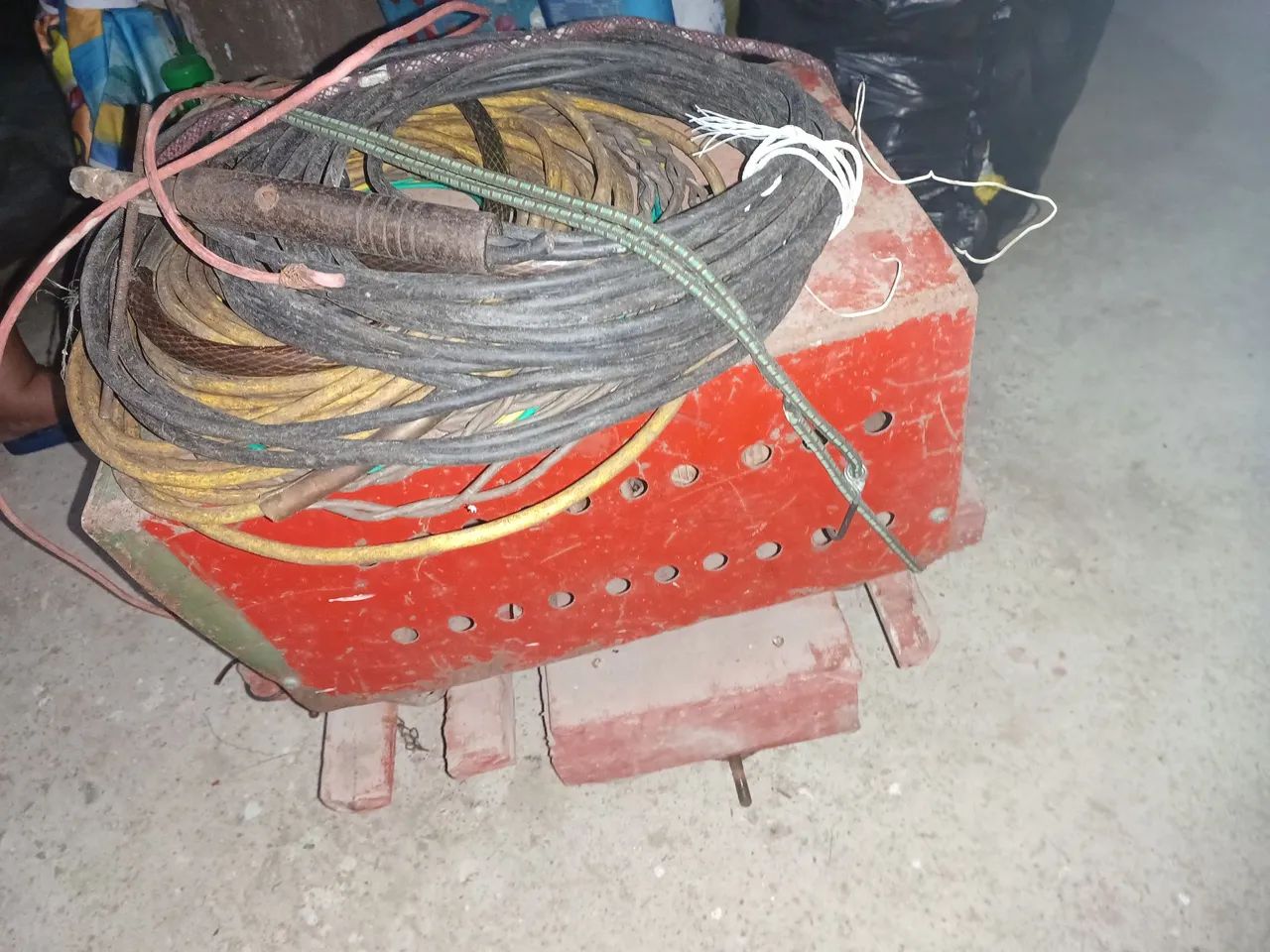 Máquina de solda com cabos