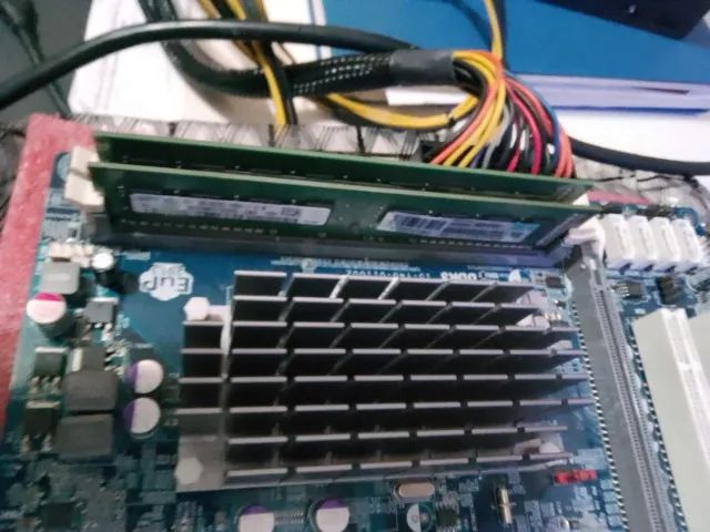 Motherboard ITX  HDC-M ecs c/4gb de memoria