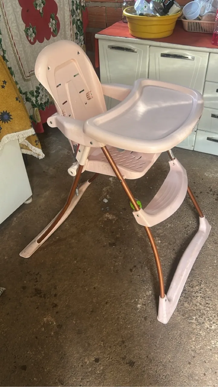 Cadeira Infantil Rosa com Bandeja