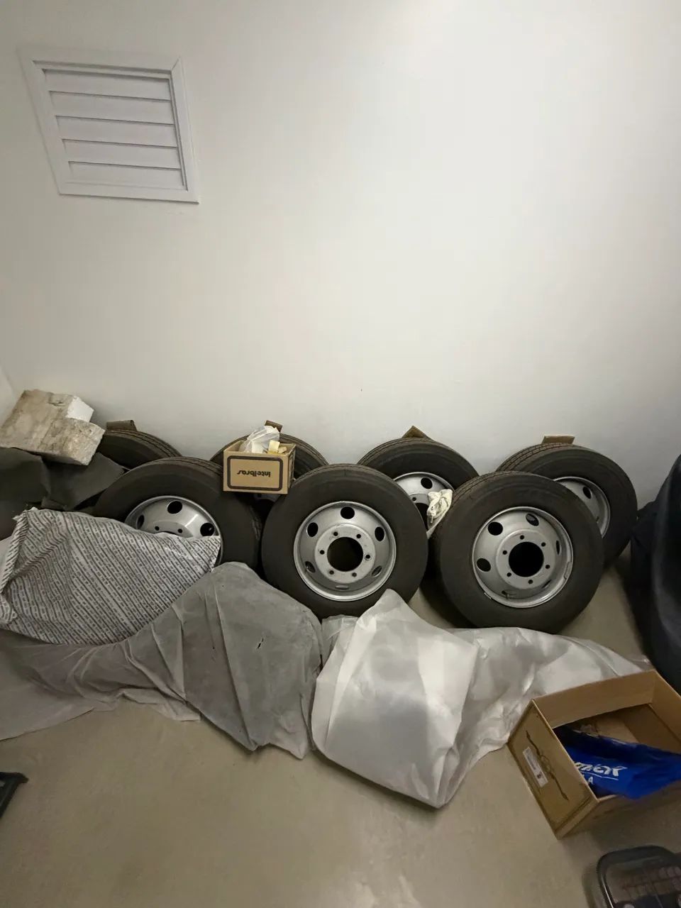 215/75 17,5 PIRELLI MC, ZERO com aros  - Foto 2