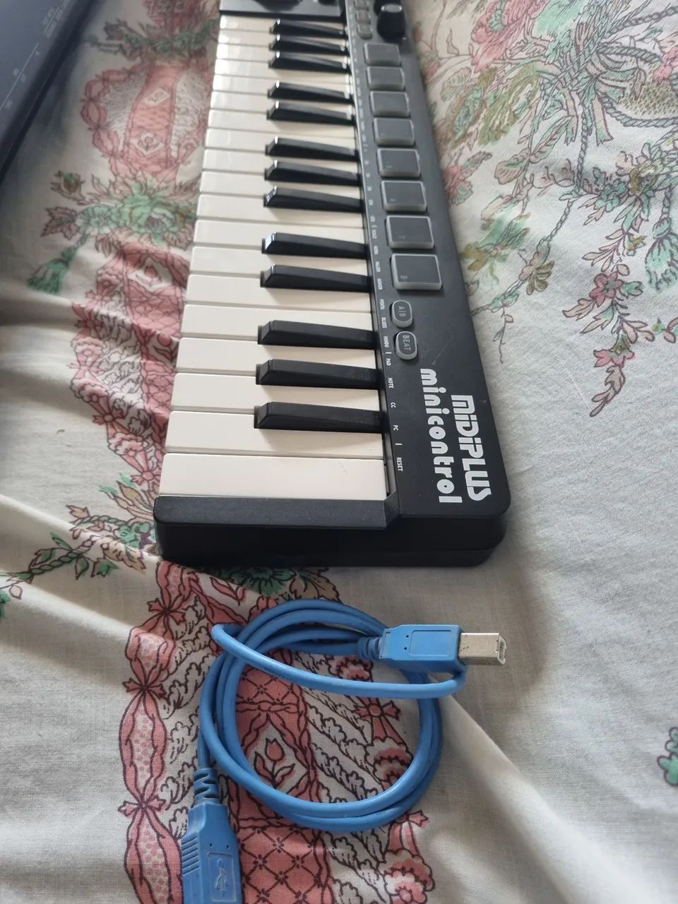 MIDIplus miniControl