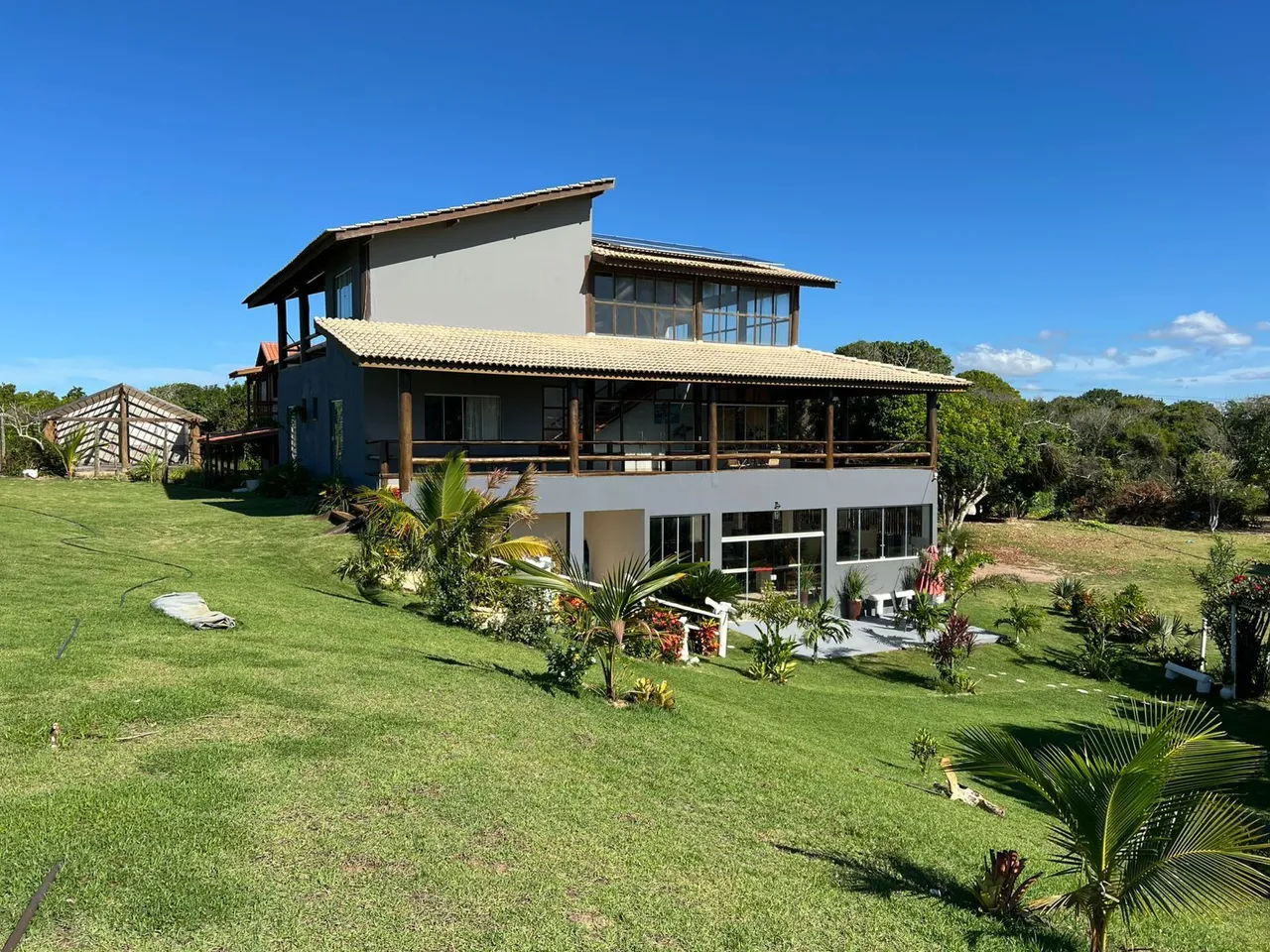 Casa de frente para o Rio e Mar, a casa suporta até 20 pessoas Tranquilo 