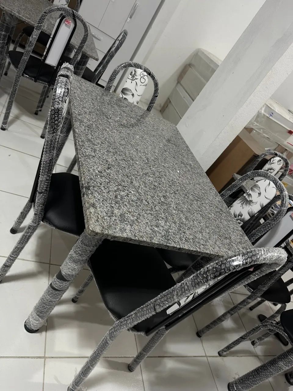Mesa de jantar 1.10x80 nova e lacradas disponíveis  - Foto 3
