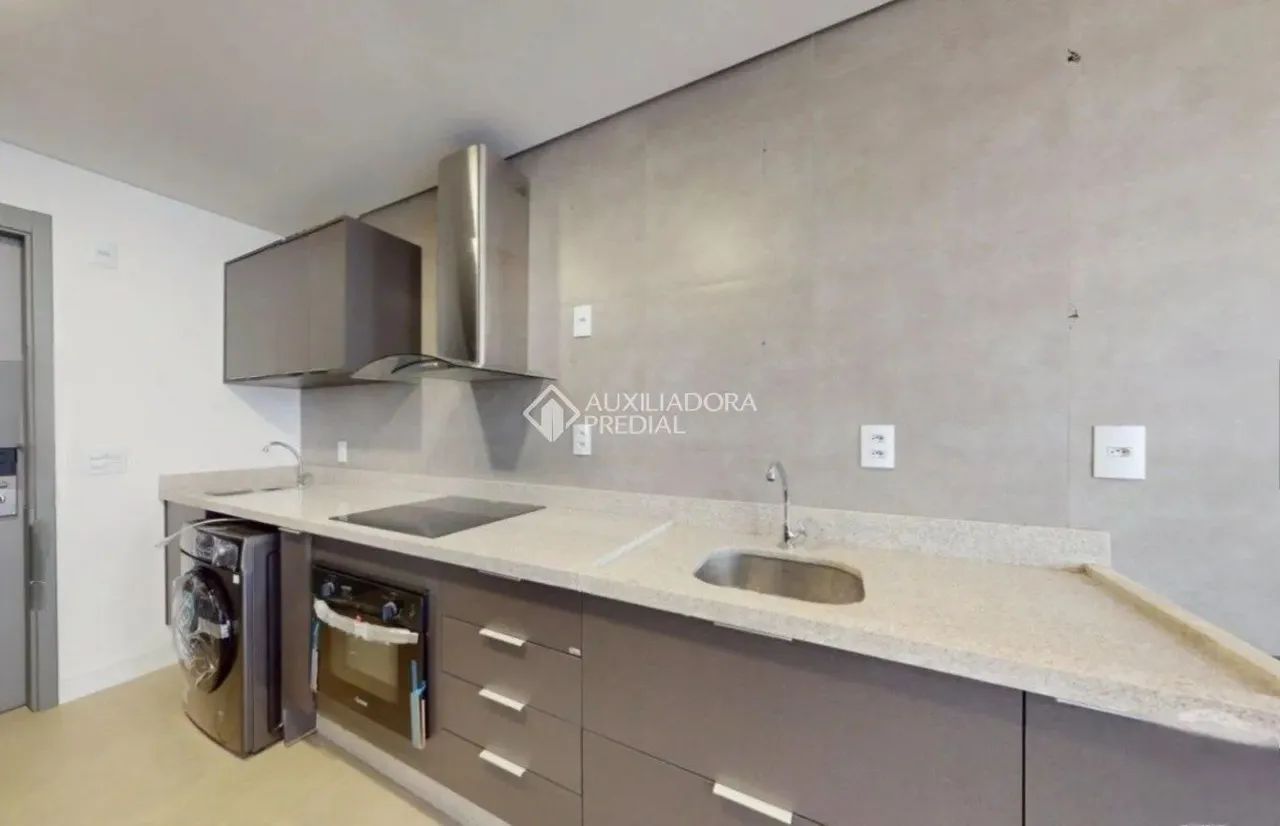 Amplo estúdio recém entregue para primeira locação no bairro Trindade ! - Foto 9