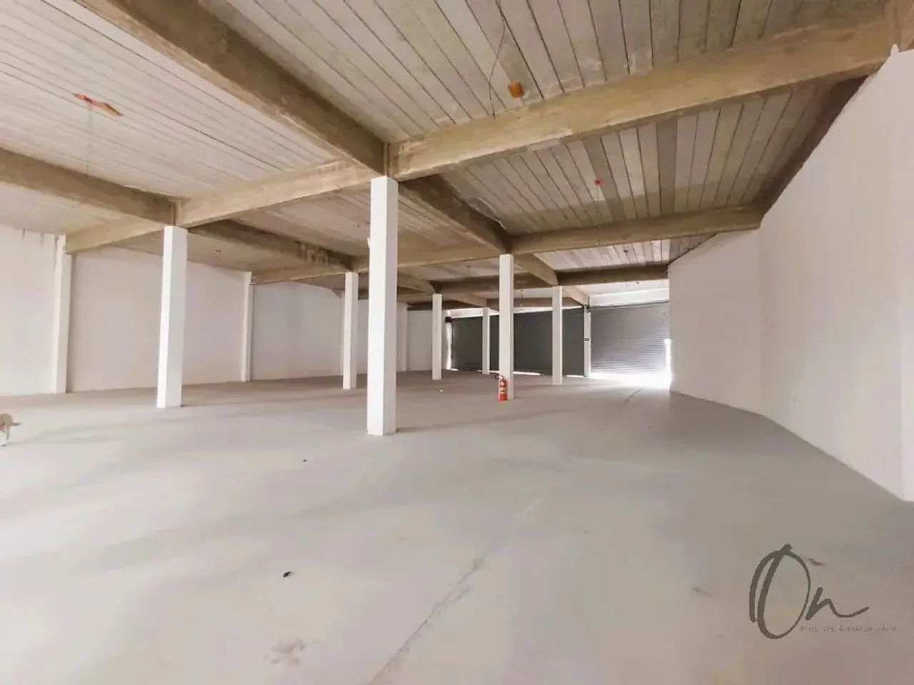 Galpão Comercial de Alto Padrão na Granja Viana: 3 banheiros, 10 vagas de garagem e 750m²  - Foto 7