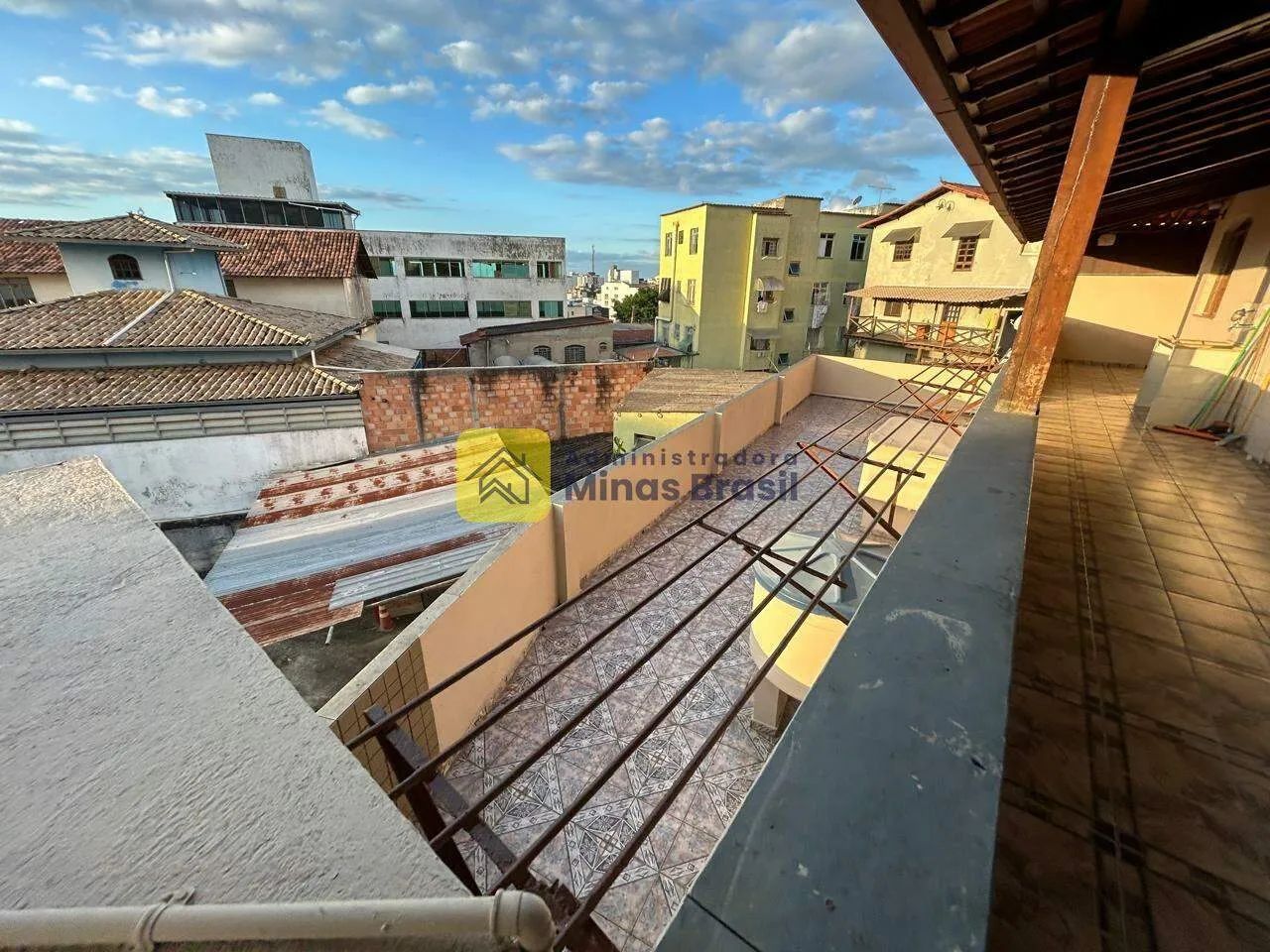 Excelente casa com 05 quartos no Eldorado - Foto 3