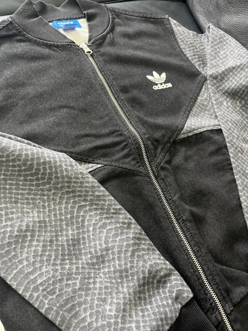 Casaco Adidas cinza e preto - Foto 2