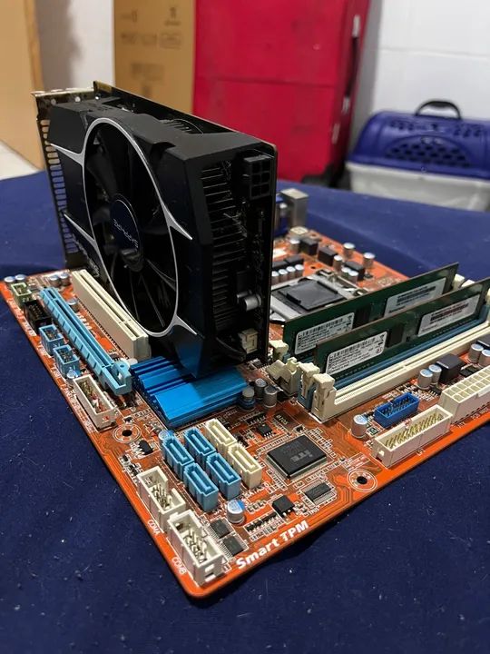 PLACA MÃE + VÍDEO + MEMÓRIA RAM