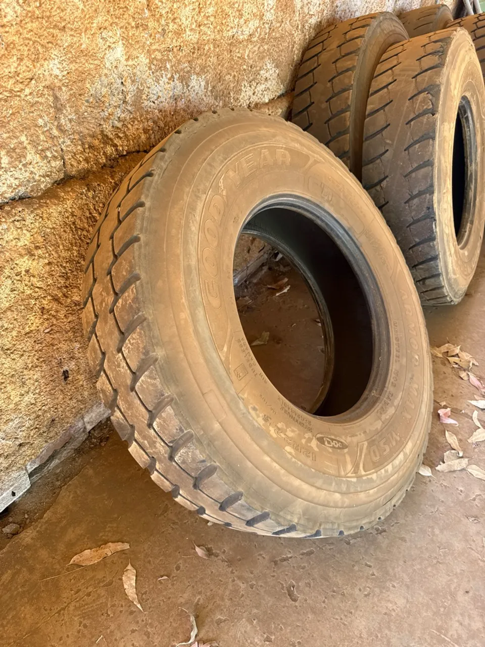 Pneus Caminhao 1200 12 R 22.5 Goodyear e Pirelli