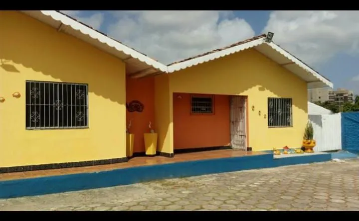 SALINAS Casa em condomínio fechado completo.