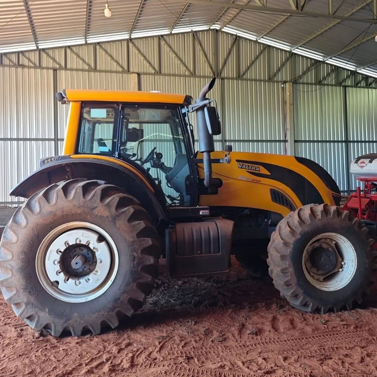Trator Valtra entrada + parcelas 