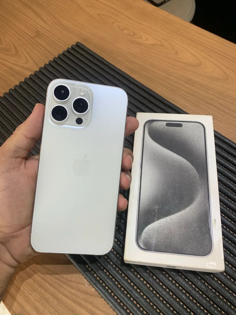 iPhone 15 Pro Max 256GB White Titanium美品 iPhone 15 Pro Max 256GB White Titanium | KaBuM!