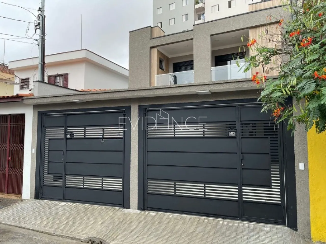 Sobrado à Venda na Vila Carrão - 158 m² | 3 Suítes, Churrasqueira e Varanda