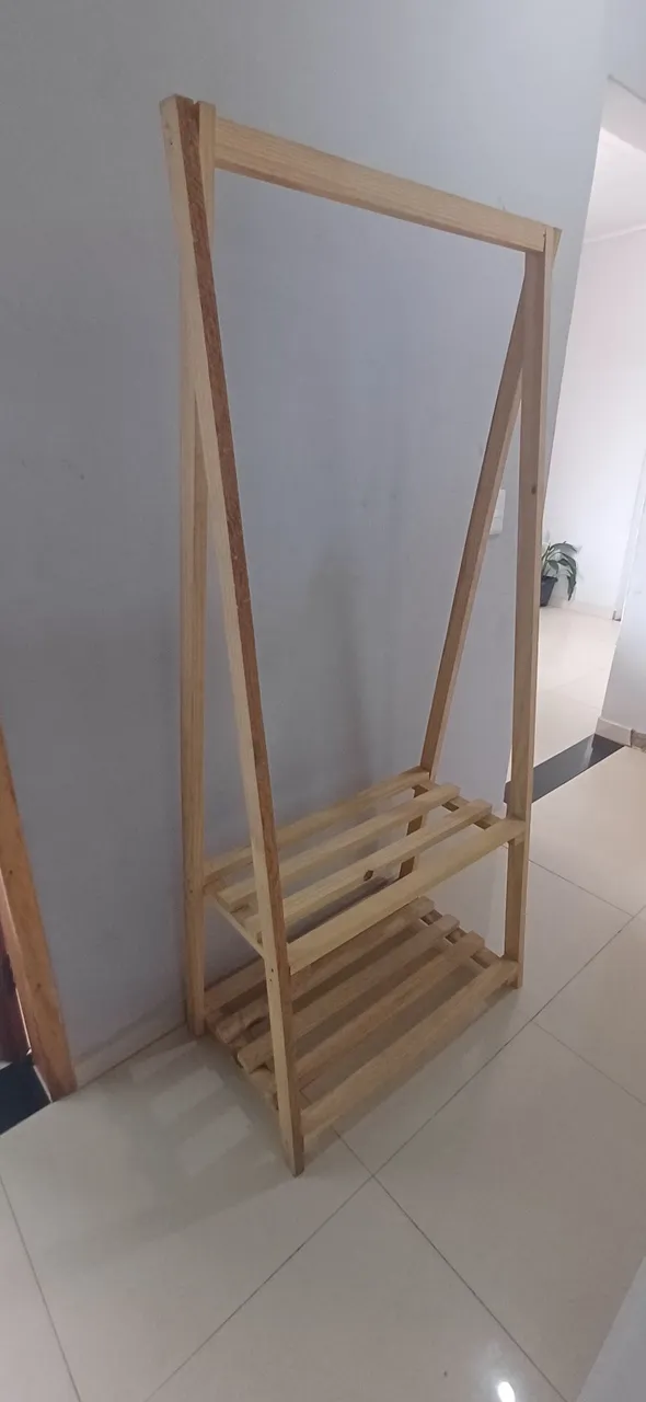 Arara de Roupa em Madeira