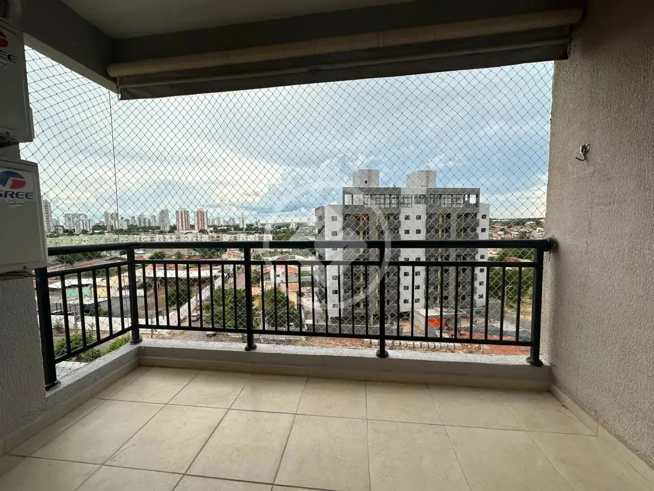 Apartamento no Golden Green com 3 quartos, sendo 1 suíte com armário planejado Sacada codi