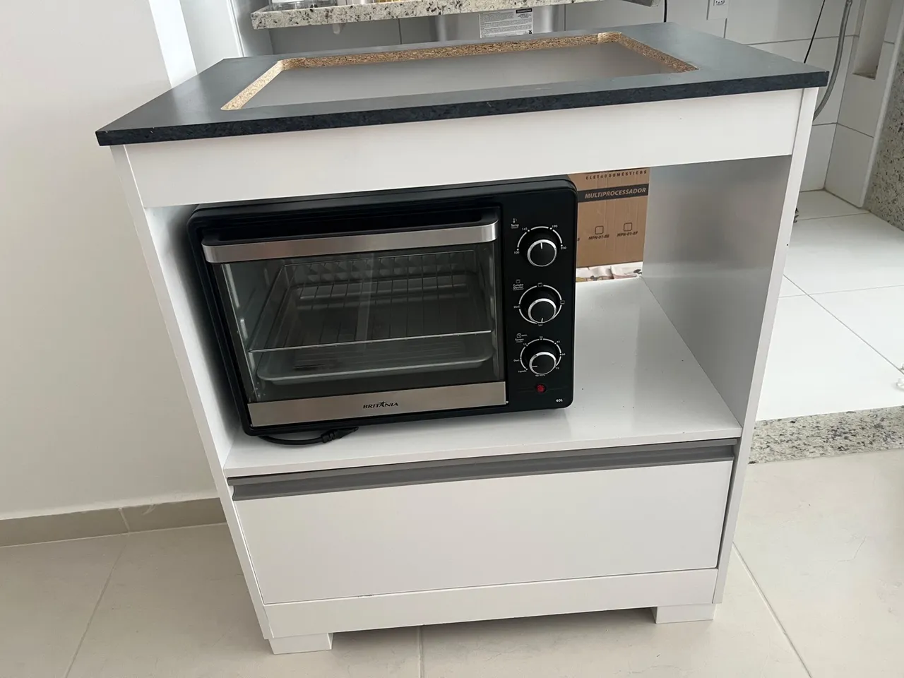 Móvel com espaço para forno elétrico