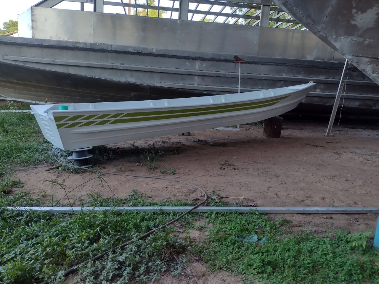 Bote de alumínio