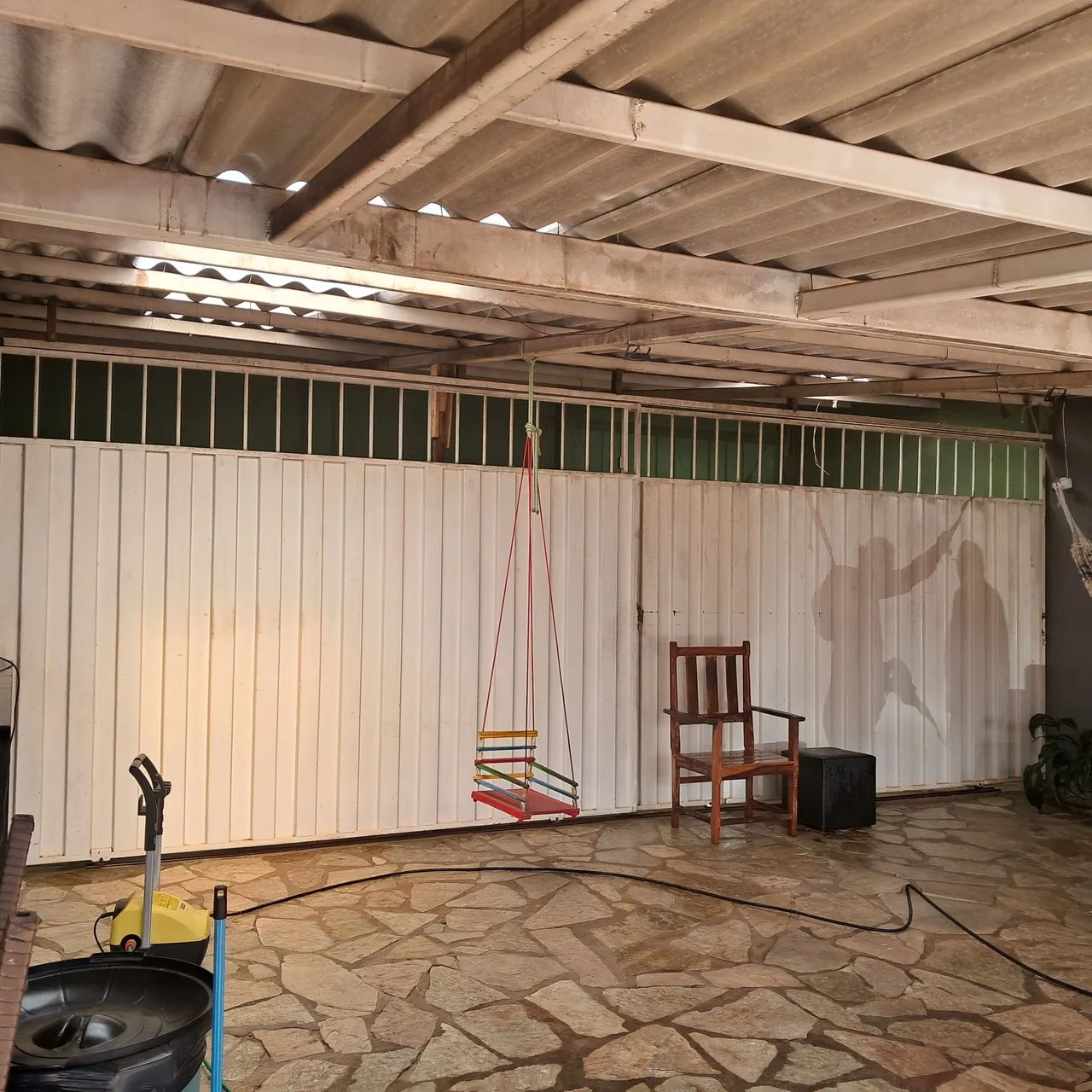 Vendo os 2 portões de 3.55 x 2.50 cada, em ótimo estado.