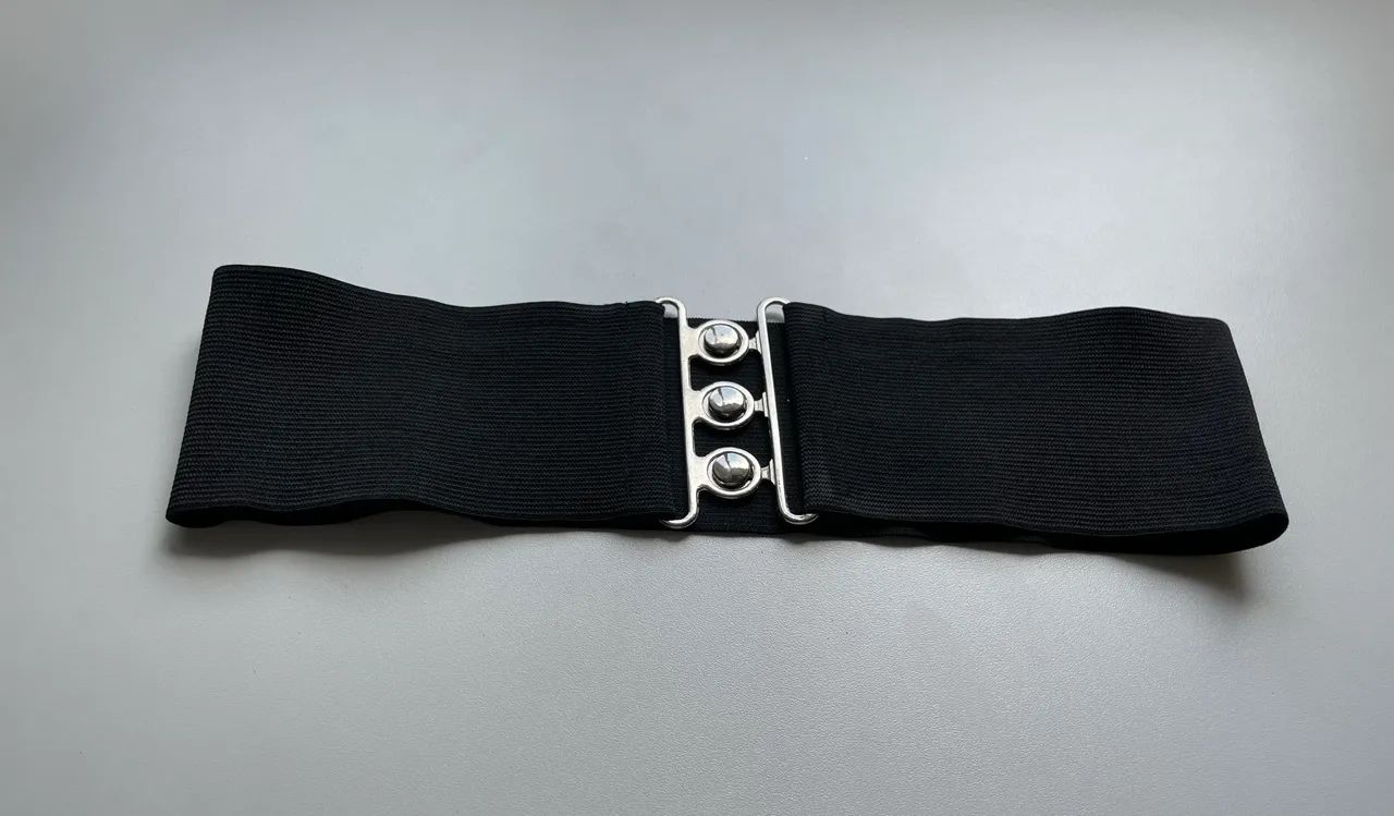 Cinto feminino vintage em bom estado