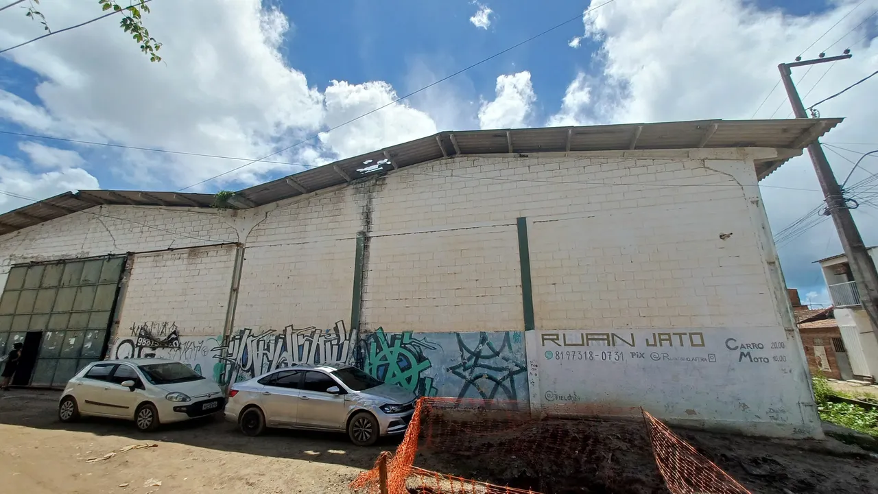Galpão para venda possui 3500 metros quadrados em Ibura - Recife - PE