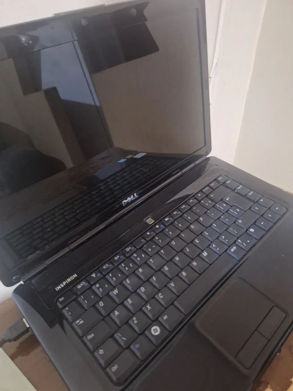 Notebook DELL (Bateria viciada) Funcionando normal. - Foto 2