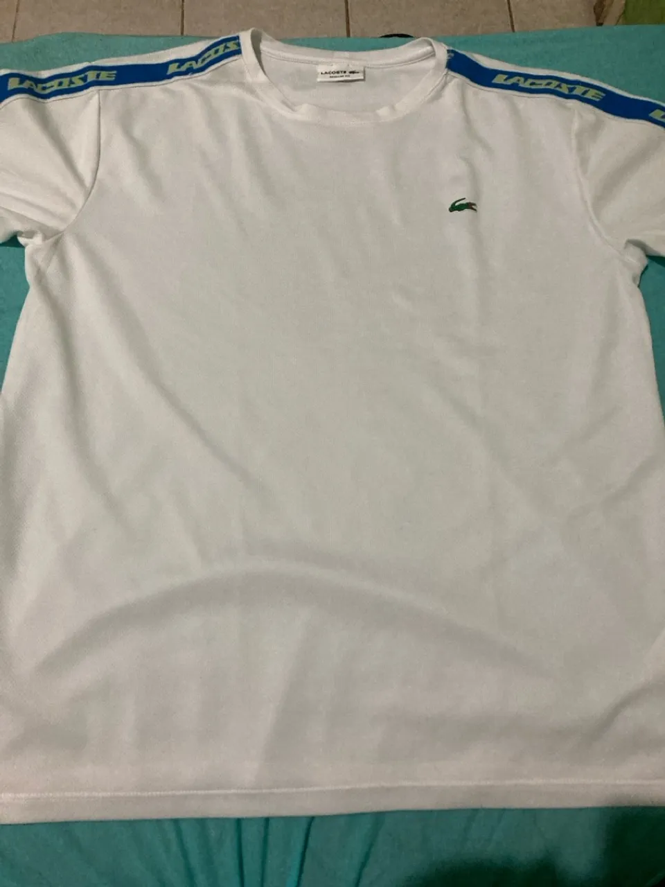 Camiseta Lacoste Branca com Detalhe Azul
