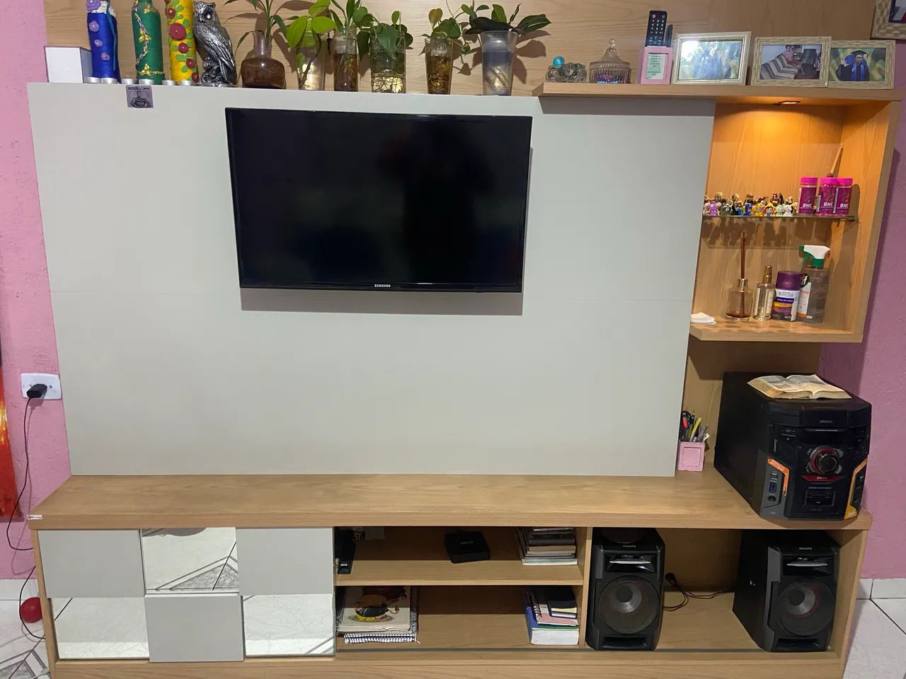 Painel com luz no canto direito64840793009154120