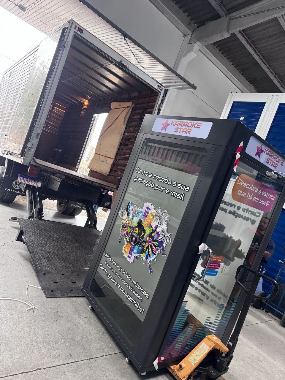 Baú com plataforma elevatória 