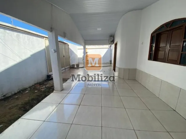 Casa no bairro Aponiã com piscina e terreno de 250m²