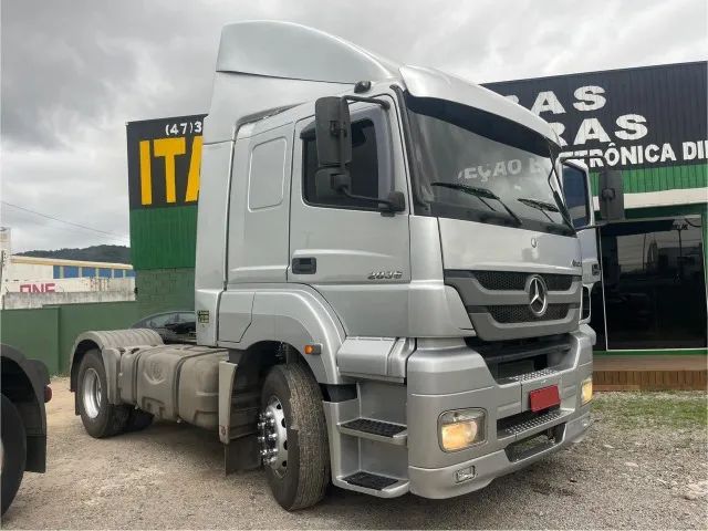 Mercedes-Benz 2036 4x2 ano 2013 Automático