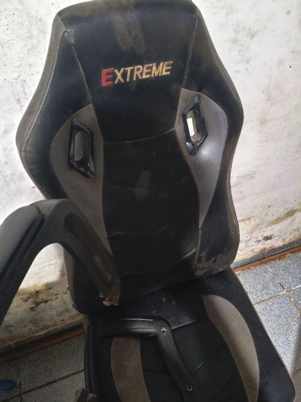 Cadeira extreme com poeira 
