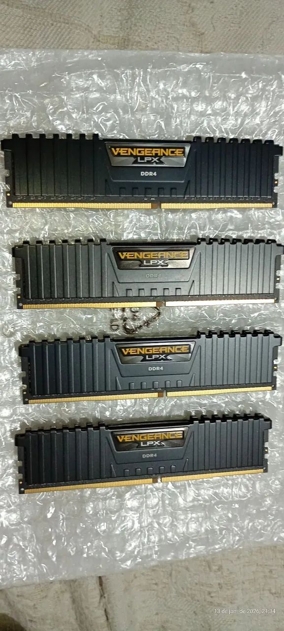 Memórias ddr4 corsai vangence Lxp novas 