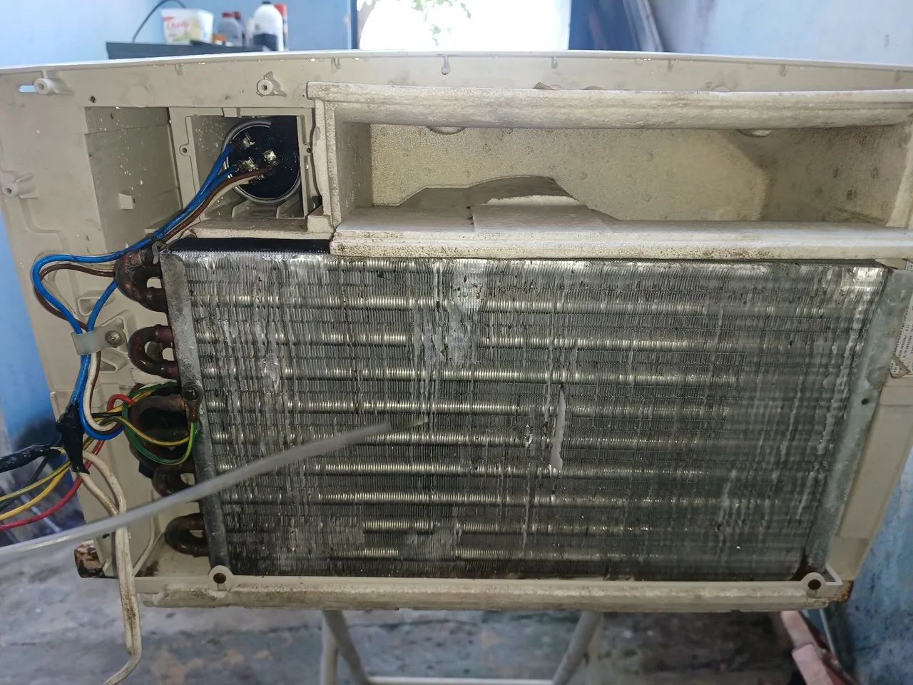 Ar-condicionado split e janela 