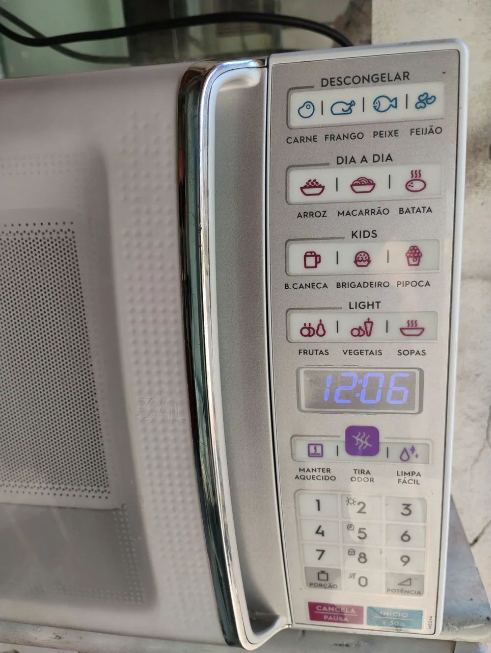 Microondas Electrolux de 34 litros funcionando perfeitamente 