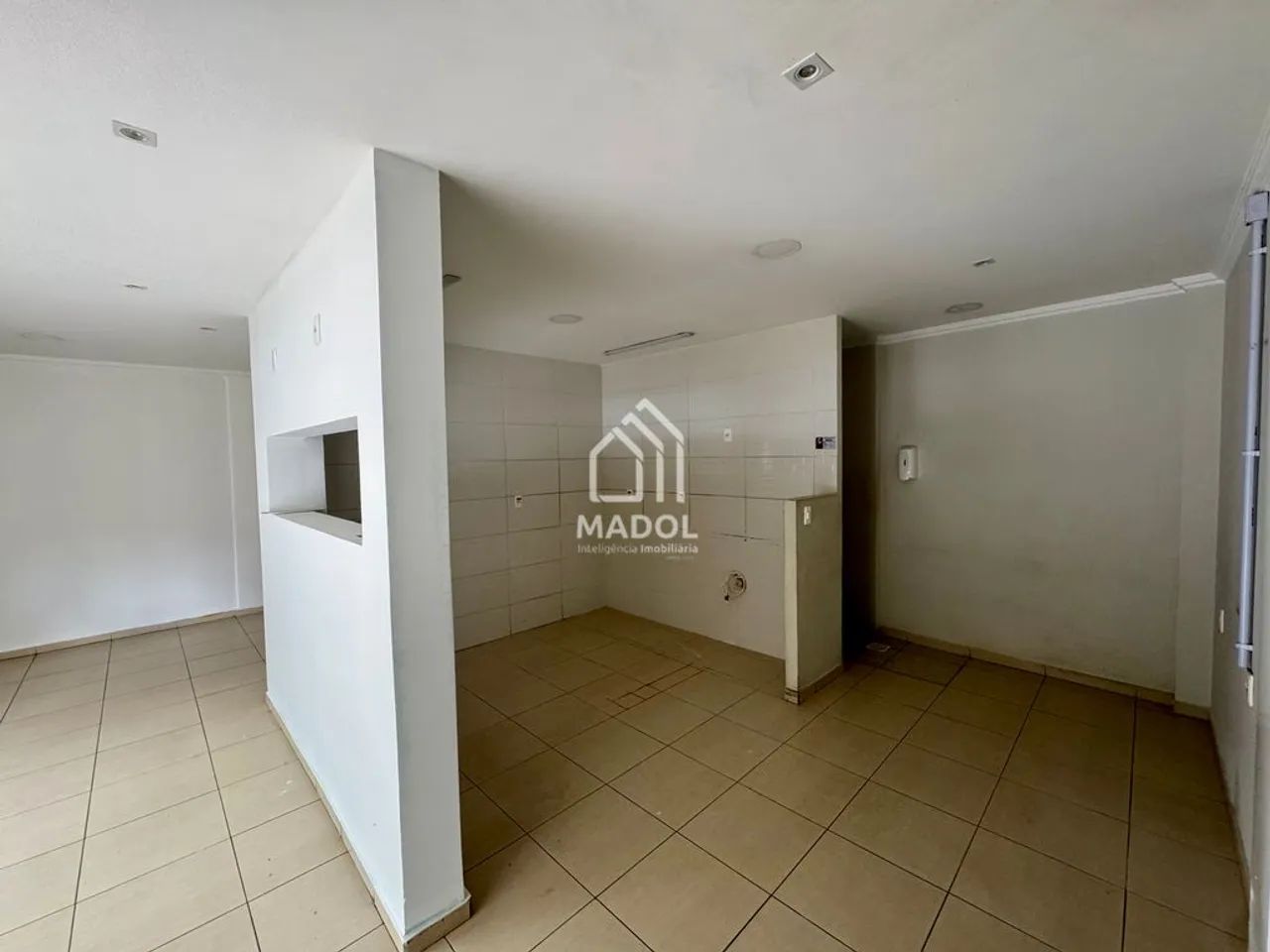 Sala comercial para locação na Rua Balduíno Taques, por R$ 5.000,00. - Foto 3