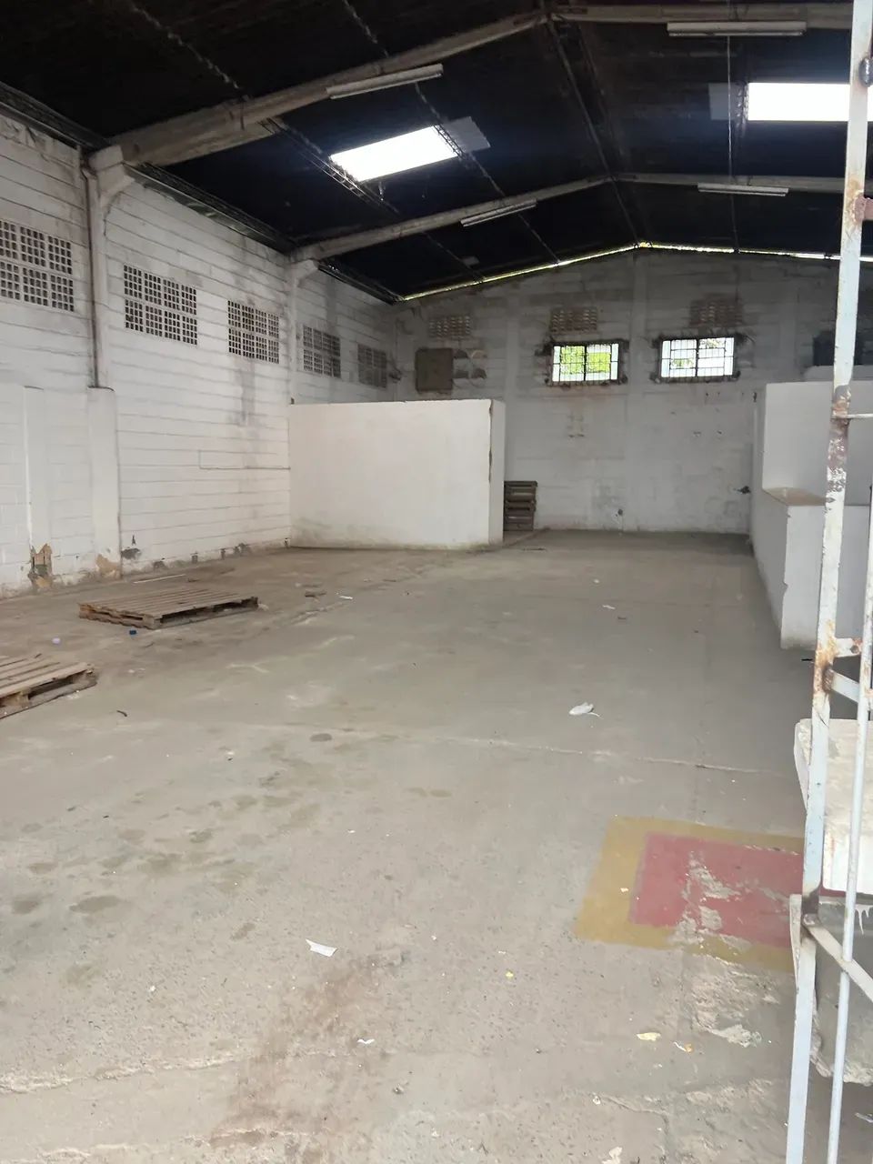 ALUGO GALPÃO  EXCELENTE LOCALIZAÇÃO - Foto 17