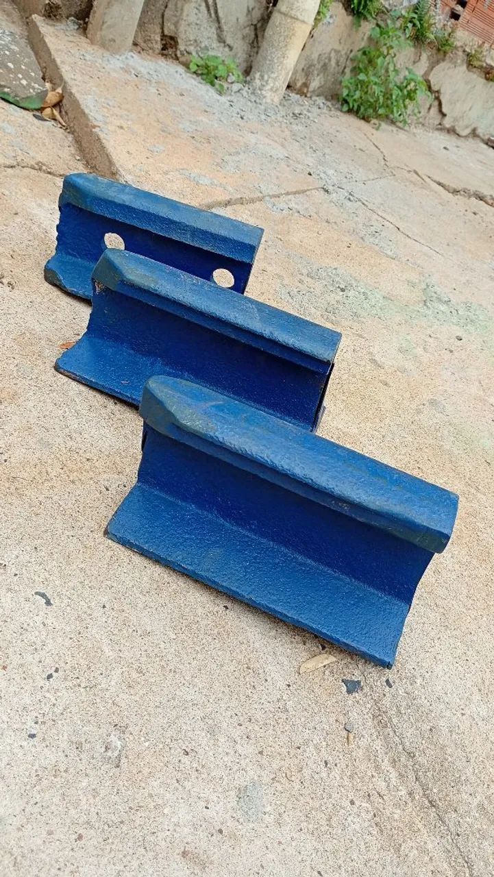 Bigorna de trilho 25cm 7a8kg  tenho duas disponíveis resistente ferro puro  - Foto 2