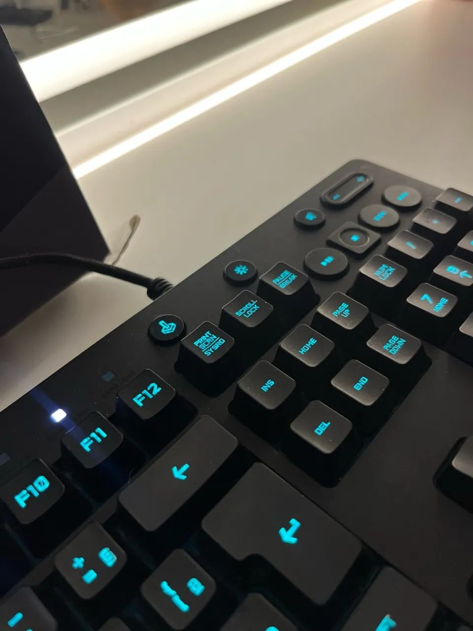 Teclado gamer RGB Logitech - Foto 4