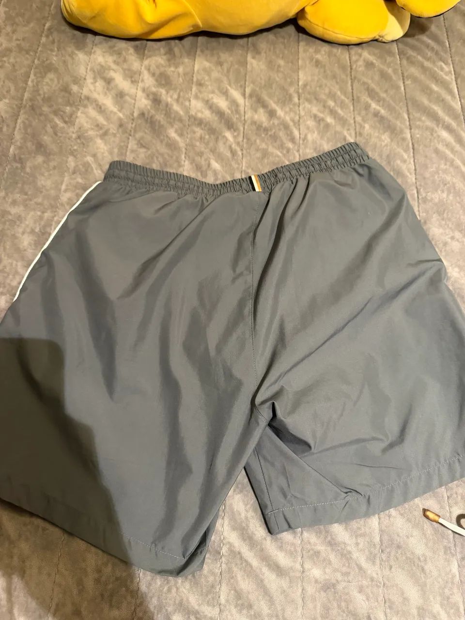 SHORT ORIGINAL HUGO BOSS CINZA TAMANHO P - Foto 2