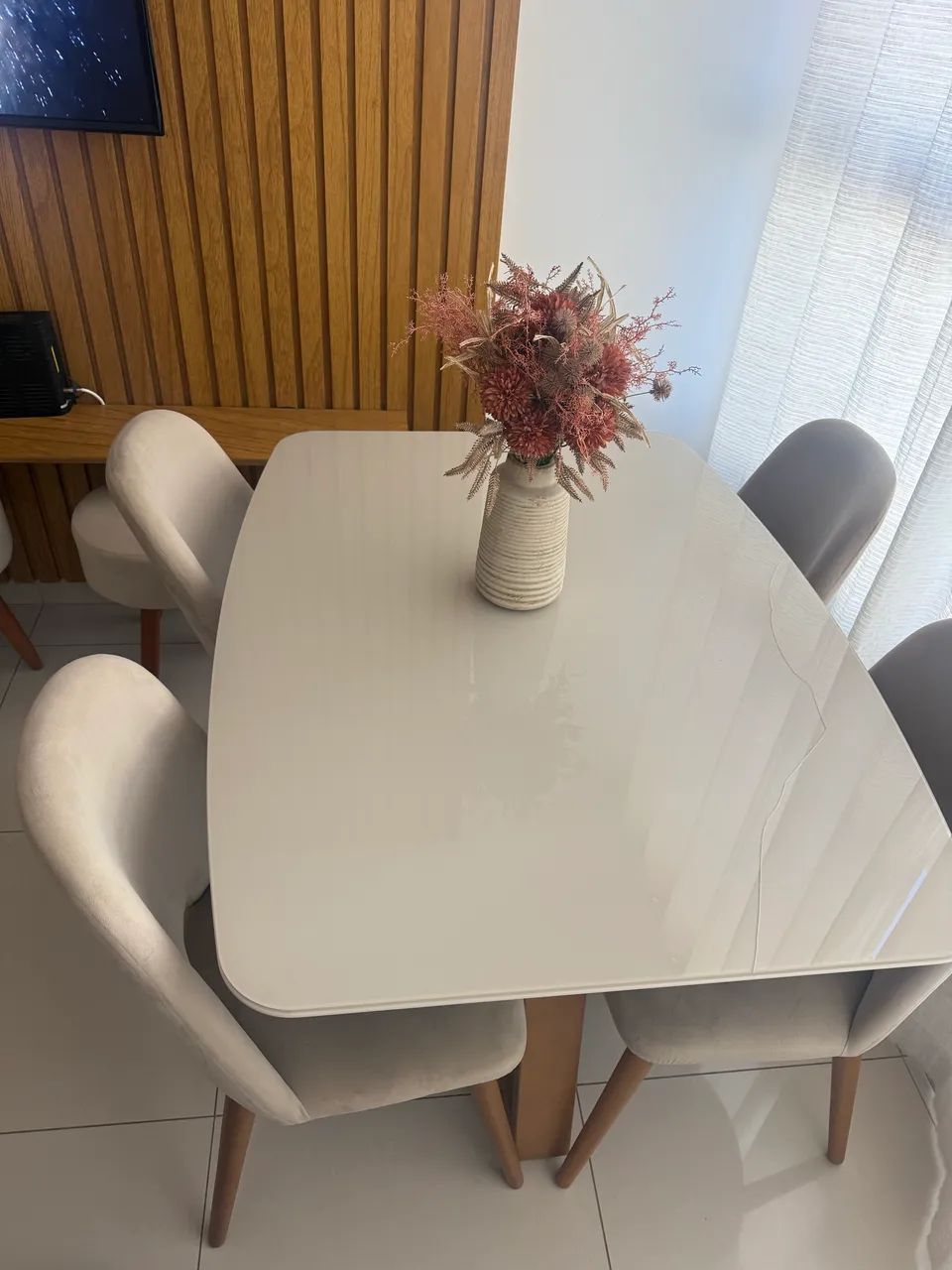Mesa de jantar 4 cadeiras 