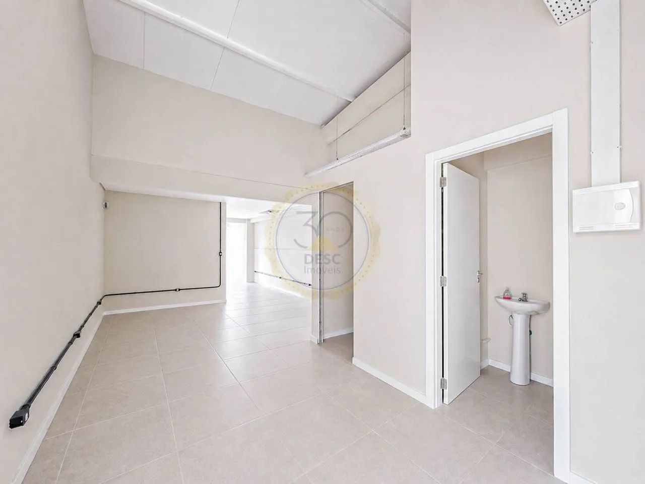Sala comercial para locação em avenida central em Camboriu