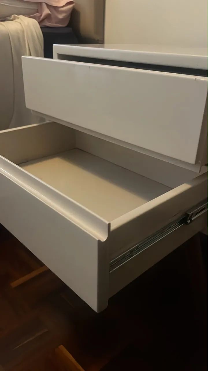 Mesa de cabeceira em madeira laqueada - Foto 3