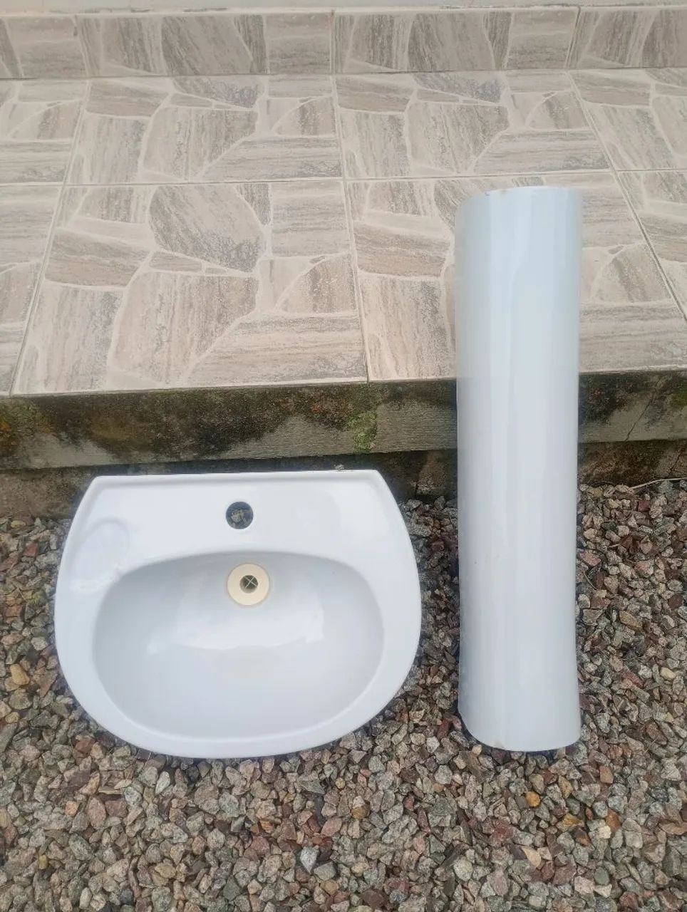 Pia de louça com coluna pra banh