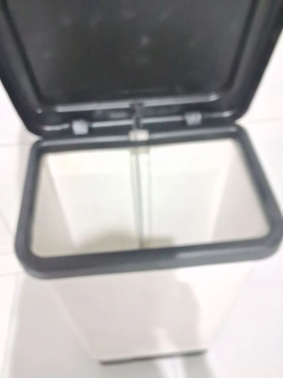 Lixeira 200 litro toda perfeita 120 preco negociavel - Foto 3