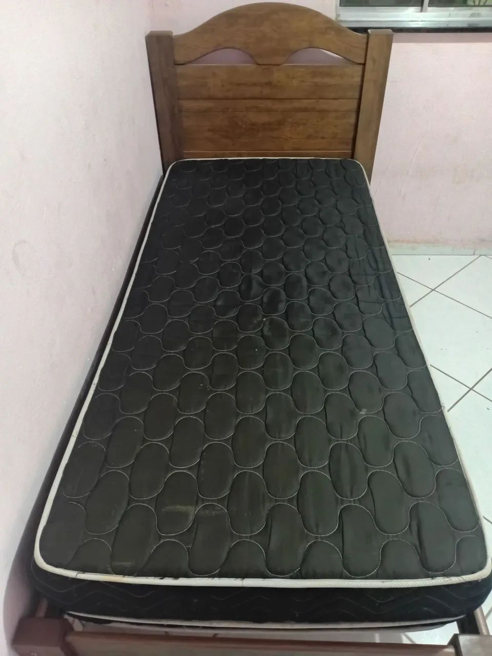 Vendo cama de solteiro com colchão  - Foto 4